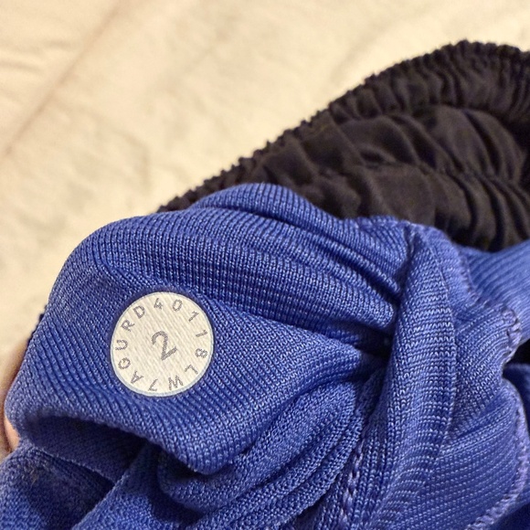 RARE Lululemon Hotty Hot Shorts BLACK AND BLUE COLOR - Picture 4 of 4